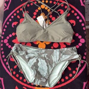 NWT CUPSHE Bikini set size M Green